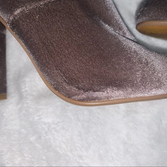 Steve Madden Size 6m gray suede booties with embroidered flowers - Picture 9 of 15